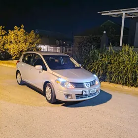 Nissan Versa 2011