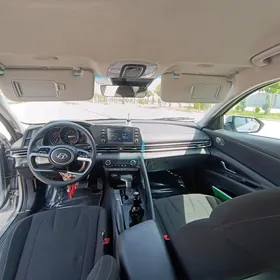 Hyundai Elantra 2022