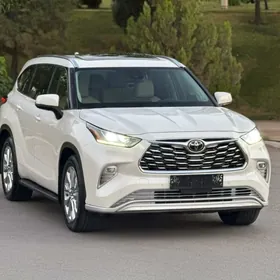 Toyota Highlander 2021