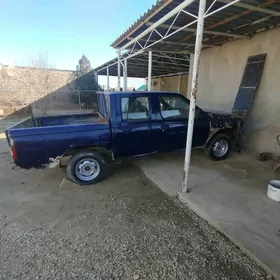 Nissan Navara 2001
