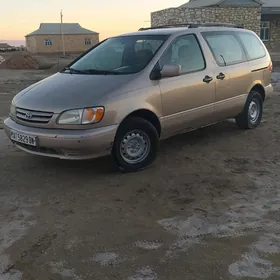 Toyota Sienna 2002