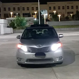 Toyota Sienna 2012