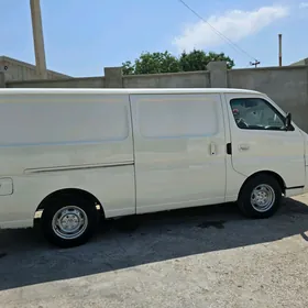 Nissan Urvan 2002