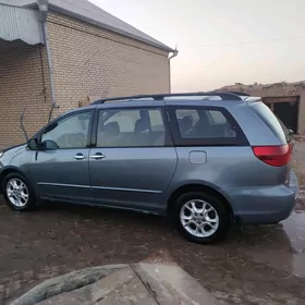 Toyota Sienna 2004