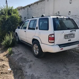 Nissan Pathfinder 2000