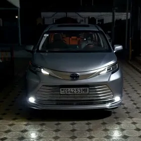 Toyota Sienna 2022