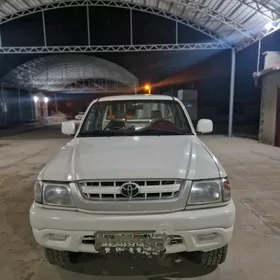 Toyota Hilux 2004