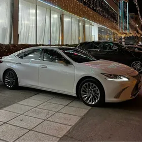 Lexus ES 350 2019