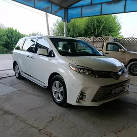 Toyota Sienna 2011