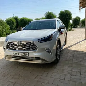 Toyota Highlander 2021