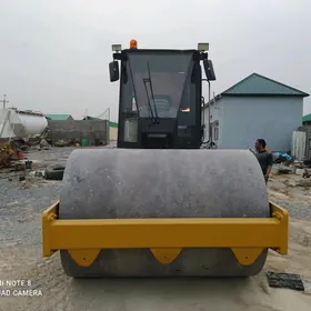 Caterpillar Forklift 2011