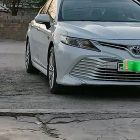 Toyota Camry Hybrid 2019