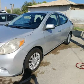 Nissan Versa 2012