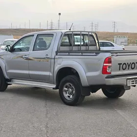 Toyota Hilux 2015