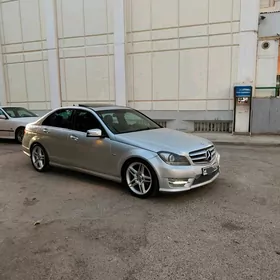 Mercedes-Benz C300 2012