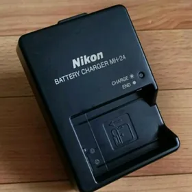 NIKON ORIGINAL ZARŸATNIGI