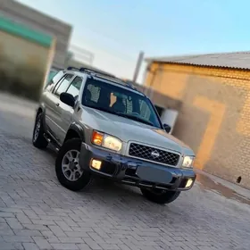 Nissan Pathfinder 2000