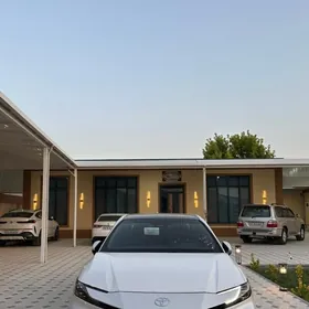 Toyota Camry 2025