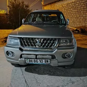 Mitsubishi Montero Sport 2002