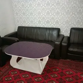 кожено диван и кресло