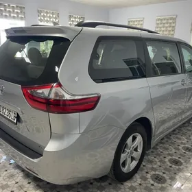 Toyota Sienna 2020