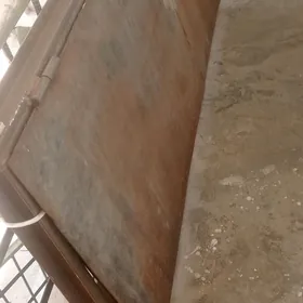 металлическая дверь
