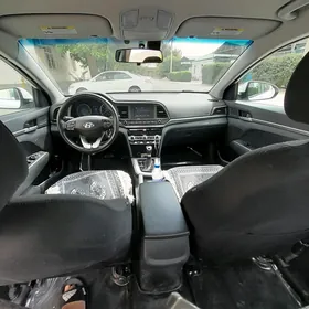 Hyundai Elantra 2020