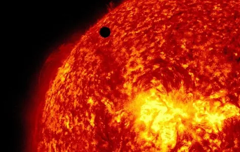 На Солнце впервые за три года начали формироваться новые полярные дыры