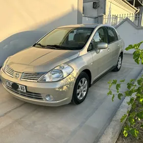 Nissan Tiida 2008