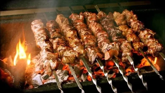 Hytaýyň Hunan şäherindäki uniwersitetde kebap taýýarlamagy hünär hökmünde öwredip başladylar