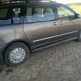 Toyota Sienna 2004