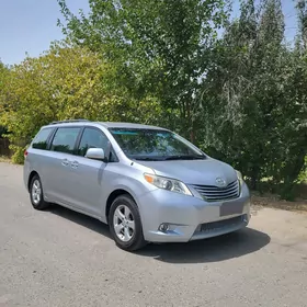 Toyota Sienna 2011