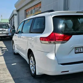 Toyota Sienna 2011