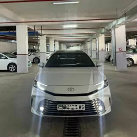 Toyota Camry 2025