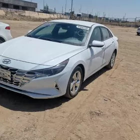 Hyundai Elantra 2022