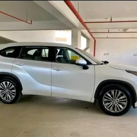 Toyota Highlander 2021