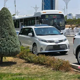 Toyota Sienna 2018