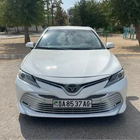 Toyota Camry 2019