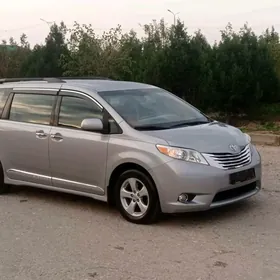 Toyota Sienna 2016