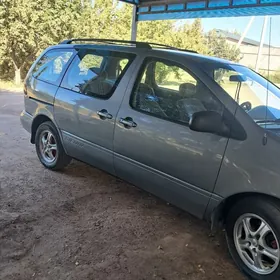 Toyota Sienna 2000