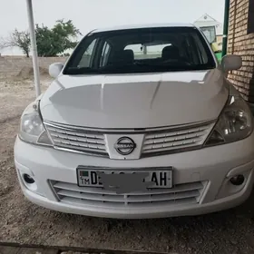 Nissan Versa 2012