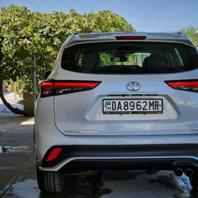 Toyota Highlander 2021
