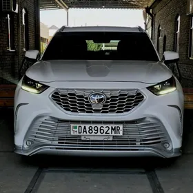 Toyota Highlander 2021