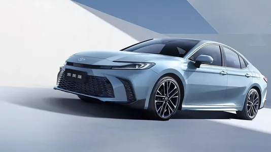 Täze Toyota Camry 2026 15 görnüşde hödürlenýär