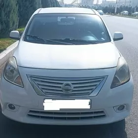 Nissan Versa 2011