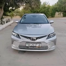 Toyota Camry 2021