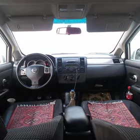 Nissan Versa 2011