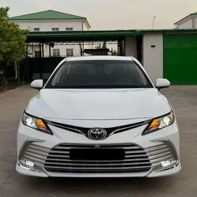 Toyota Camry 2021