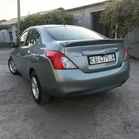 Nissan Versa 2013