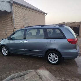 Toyota Sienna 2004